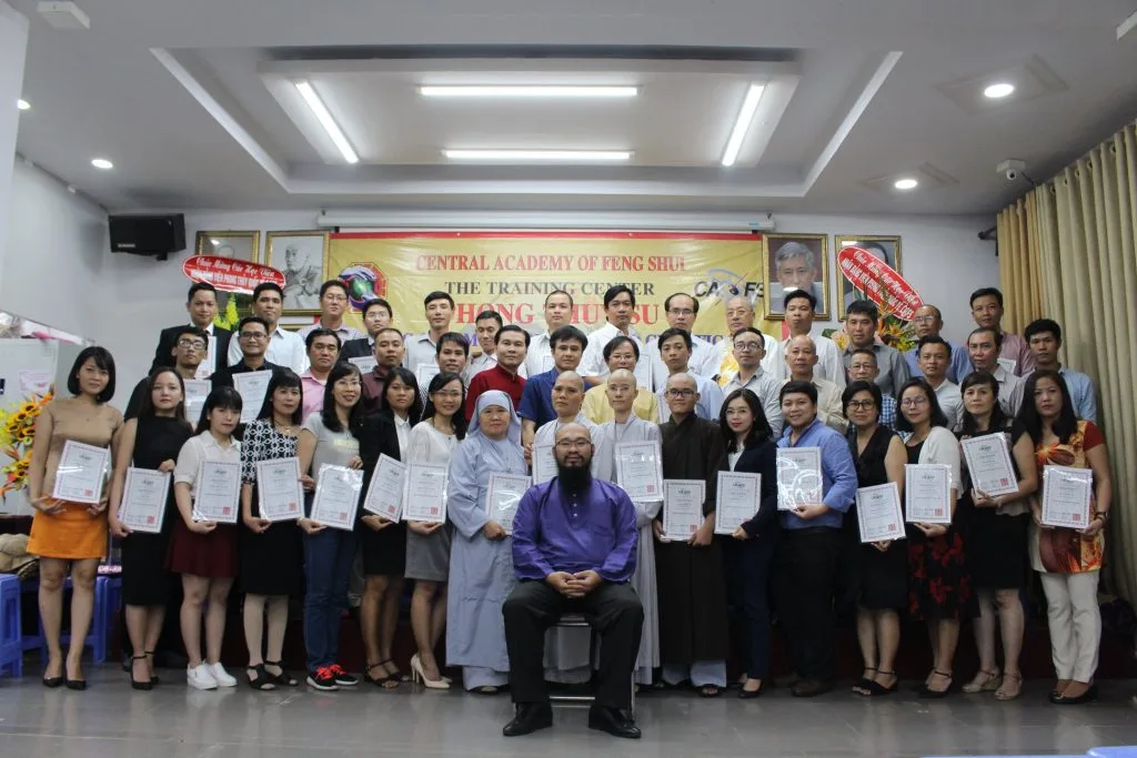 Lễ cấp bằng cho học viên bảo vệ luận án khi hoàn thành