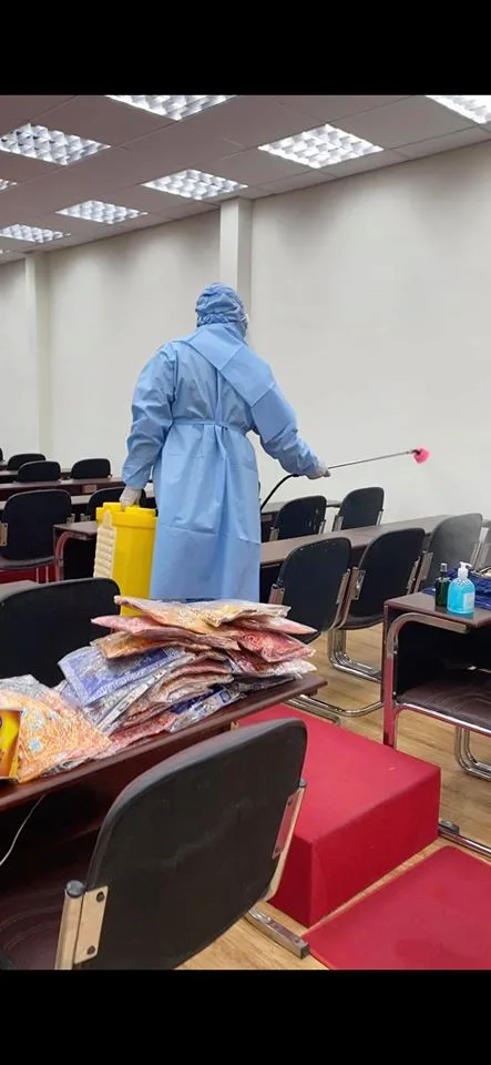 xịt khử phòng cho lớp học