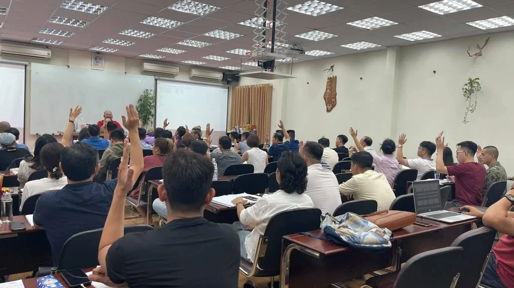 Hình Ảnh Học Viên Trở Lại Lớp Học Trực Tiếp Tại Viện