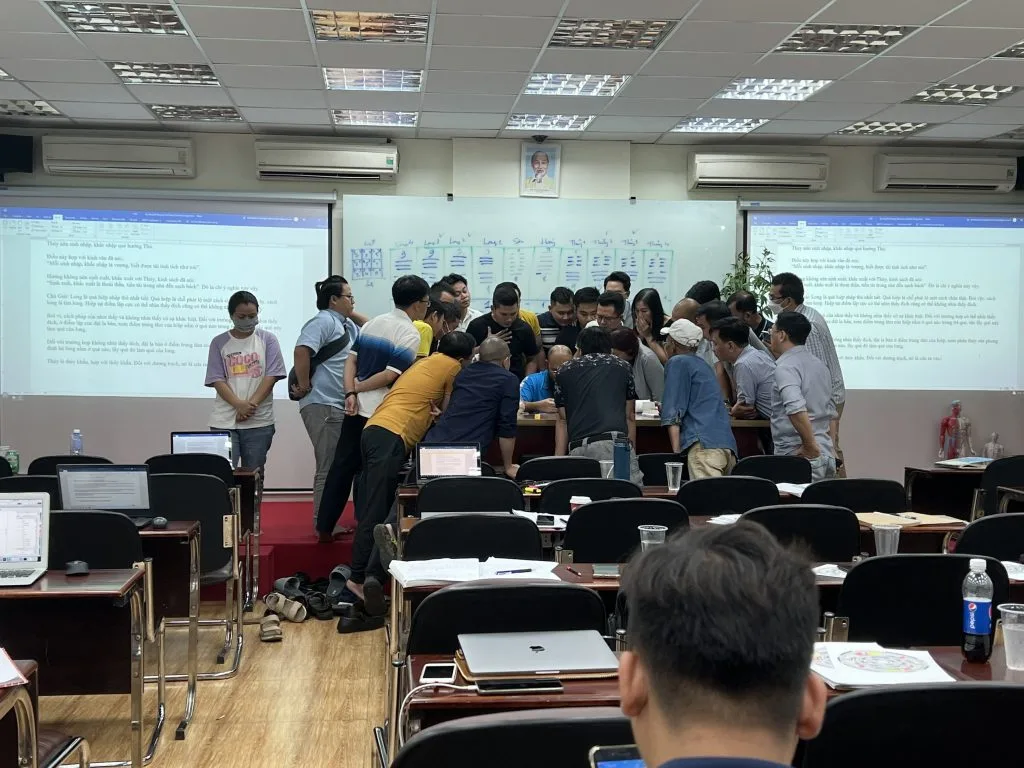 Hình Ảnh Học Viên Trở Lại Lớp Học Trực Tiếp Tại Viện