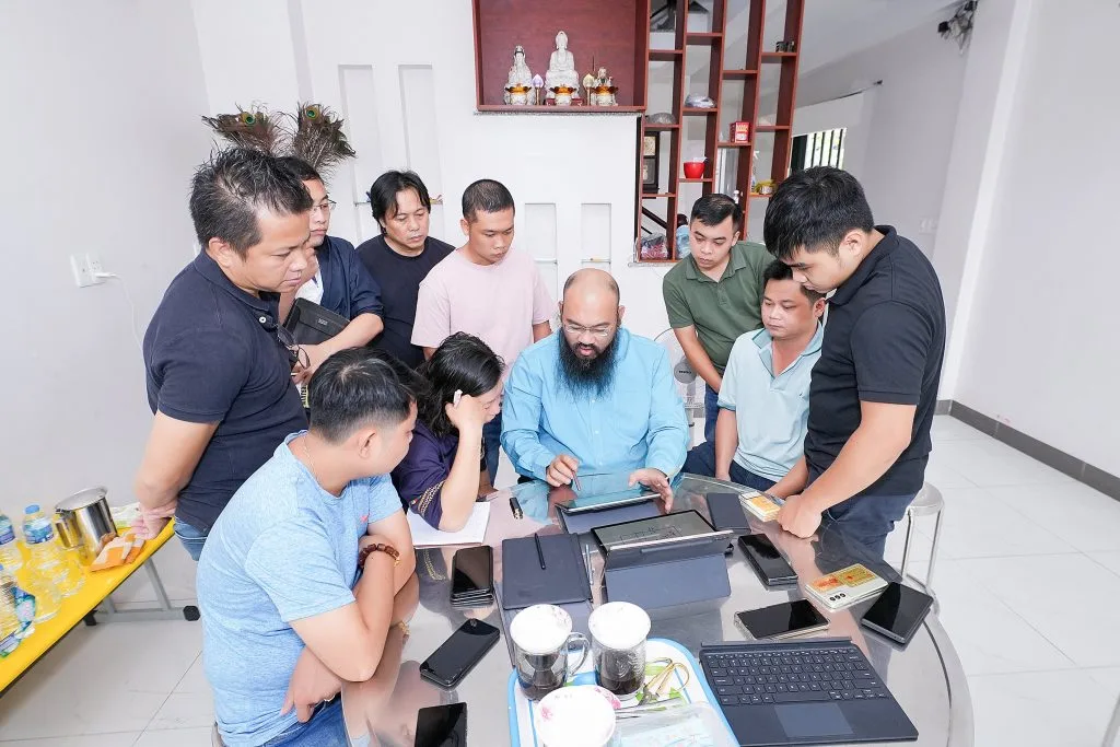 Ngày 28/06/2022 Thầy Cùng Học Viên Đến Thăm Nhà Khách Hàng