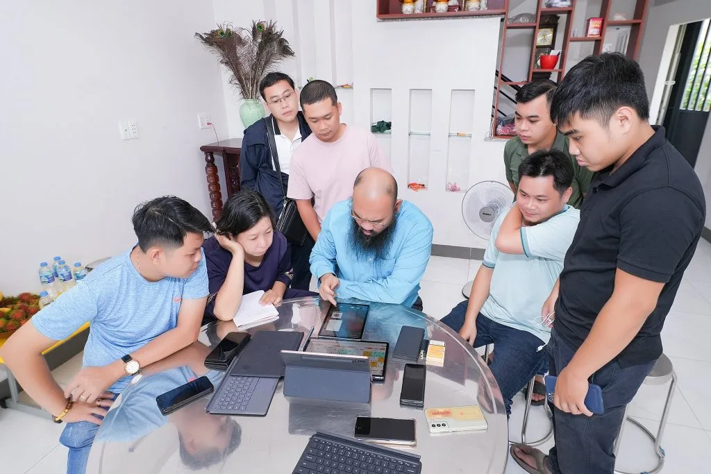Ngày 28/06/2022 Thầy Cùng Học Viên Đến Thăm Nhà Khách Hàng