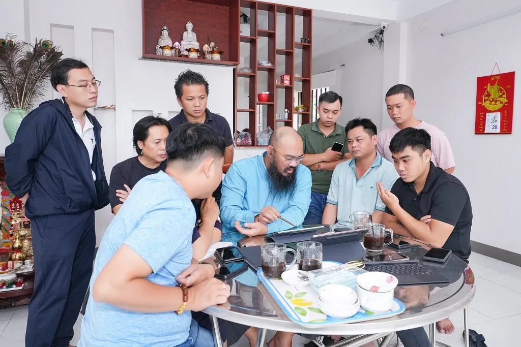 Ngày 28/06/2022 Thầy Cùng Học Viên Đến Thăm Nhà Khách Hàng