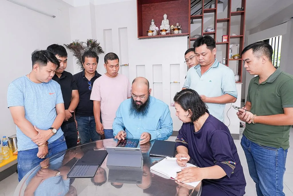 Ngày 28/06/2022 Thầy Cùng Học Viên Đến Thăm Nhà Khách Hàng