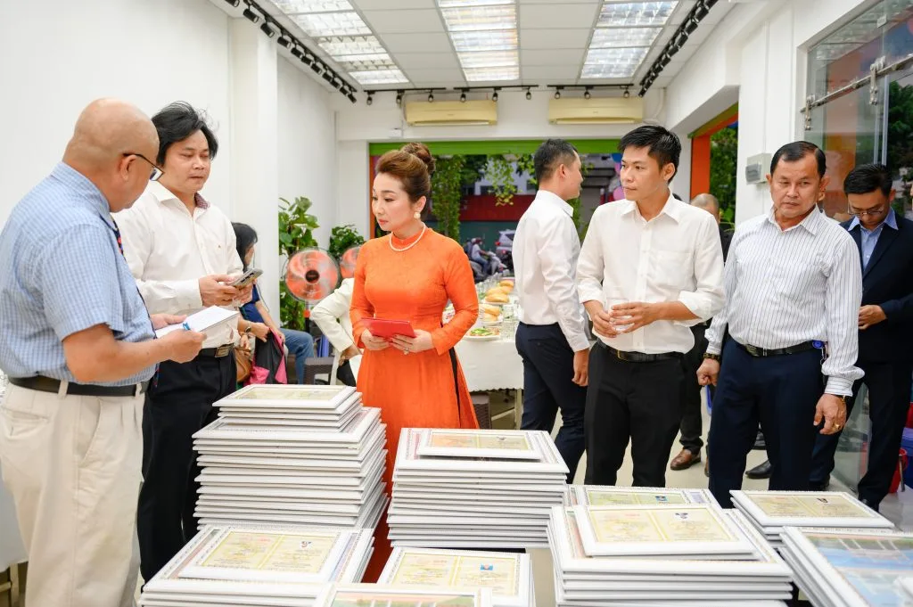 Buổi lễ trao bằng cấp cho học viên