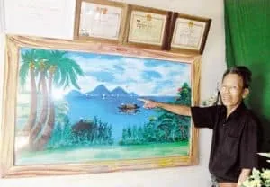 Cụ Trí làm nghề xây dựng, trang trí các hoa văn hoạ tiết, vẽ, đắp… rất đẹp.